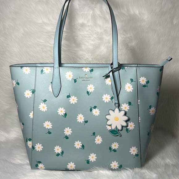 kate spade Handbags - ♠️ NWOT Kate Spade New York Dana Tote with Daisies